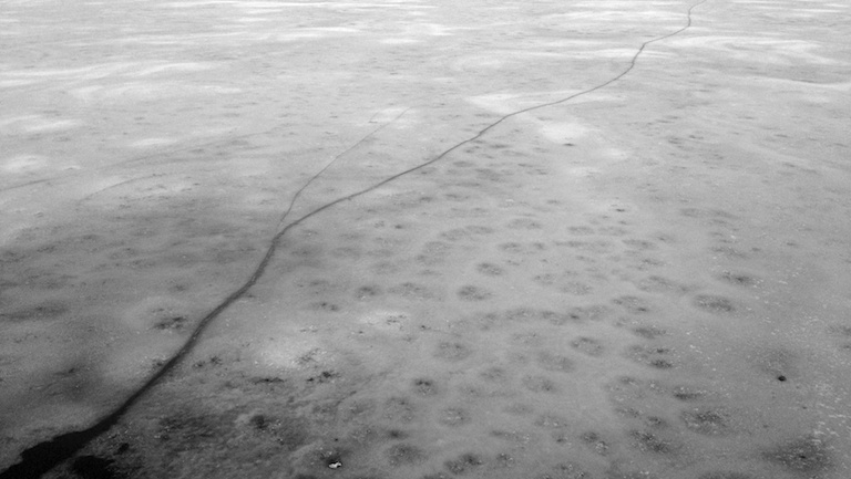 2866 - Crawling Cracks