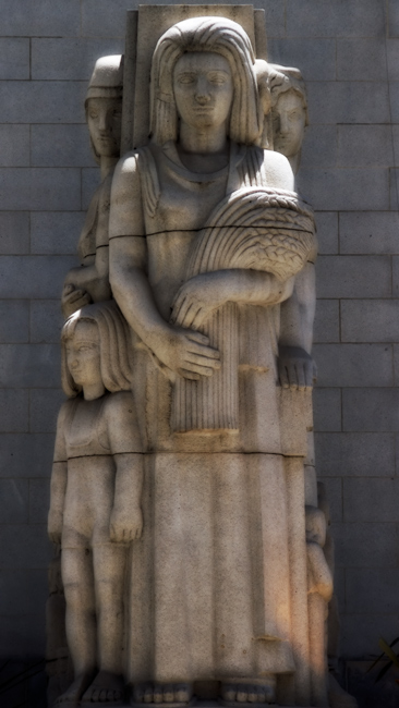 1017 - Downtown Totem