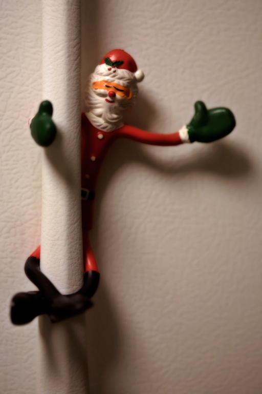 815 - Holiday Hang (Bendy Claus)