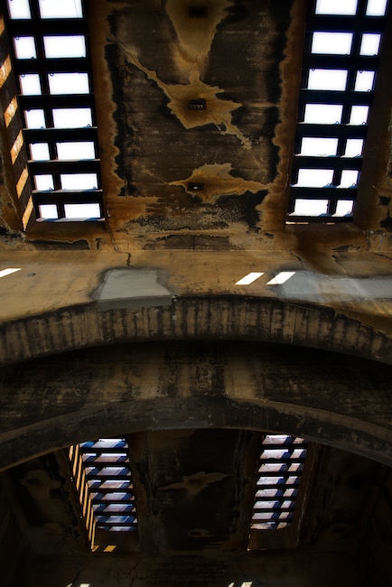 1402 - Under the Tracks