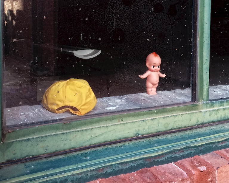 3045 - Unusual Spectator