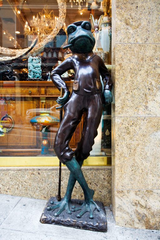 680 - Sidewalk Superintendent