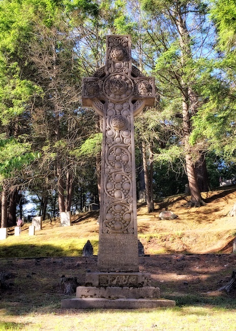 3099 - Solemn Monument