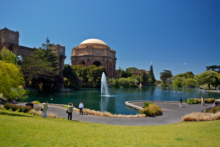 1028 - Sunday at the Palace